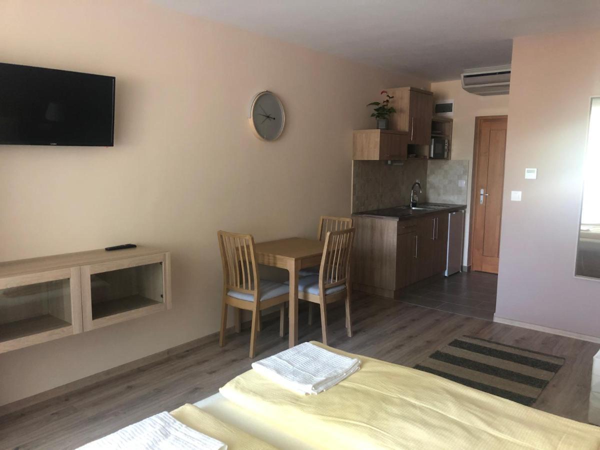 Castellum Apartmanhaz ギュラ エクステリア 写真