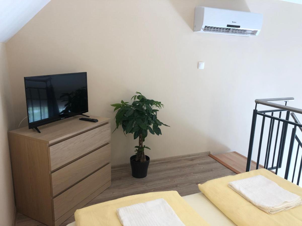 Castellum Apartmanhaz ギュラ エクステリア 写真
