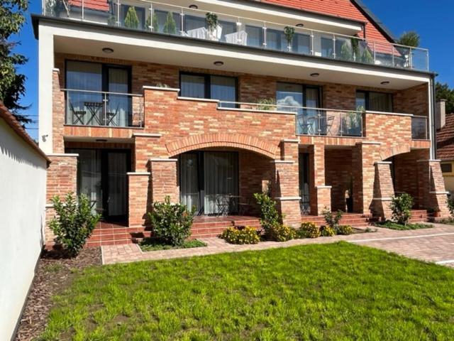 Castellum Apartmanhaz ギュラ エクステリア 写真